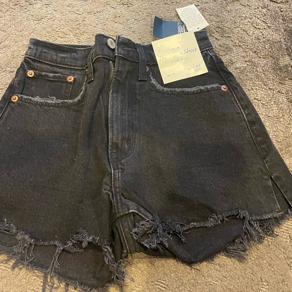 Brand new abercrombie high rise mom short. Size 23